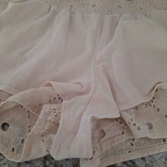 Vera Wang Shorts size M‎ - Picture 5 of 9